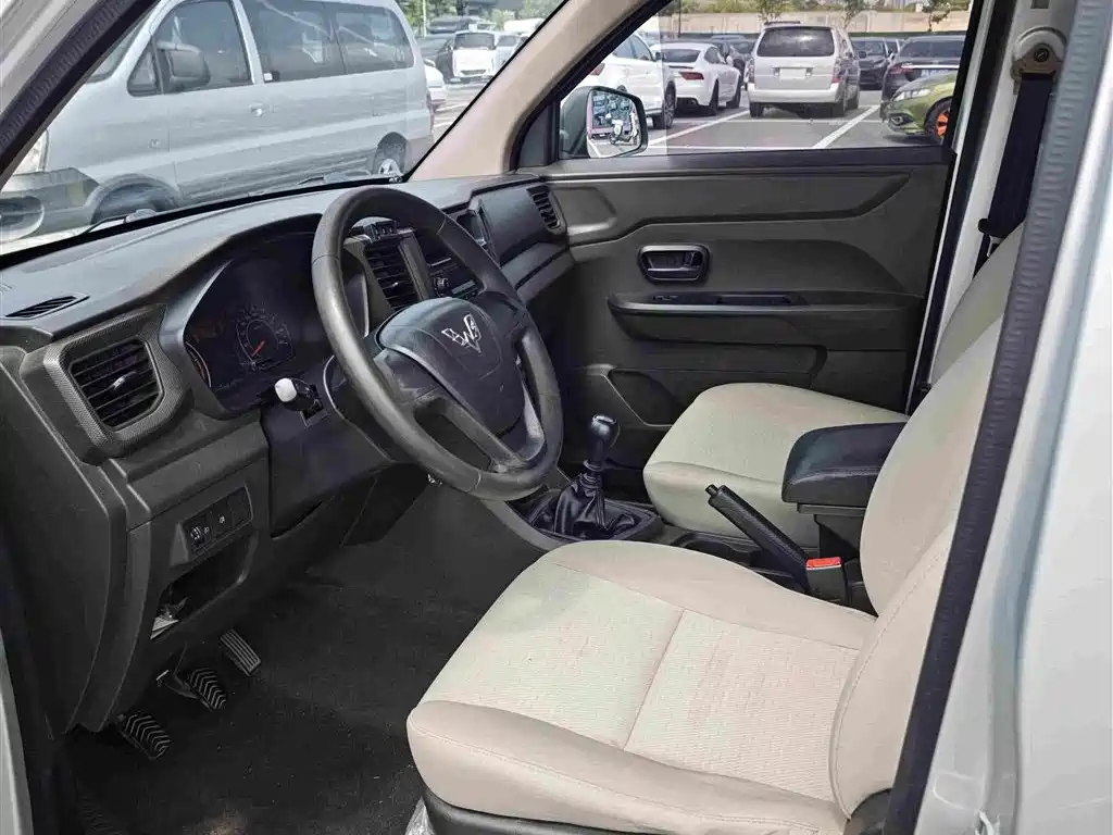 Wuling Hongguang V — миниатюра 7