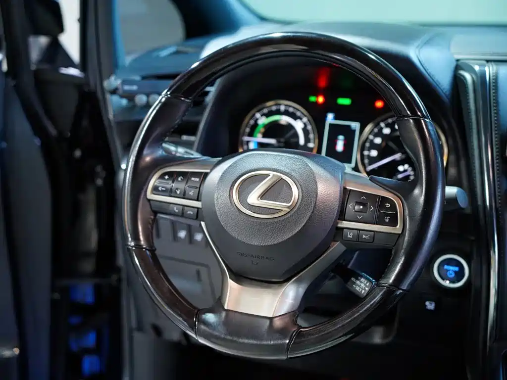 Lexus LM — миниатюра 32