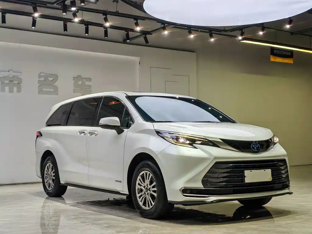 Toyota Sienna — миниатюра 3
