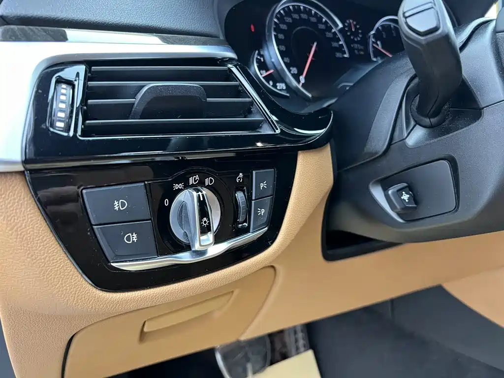 BMW 5 Series — миниатюра 30