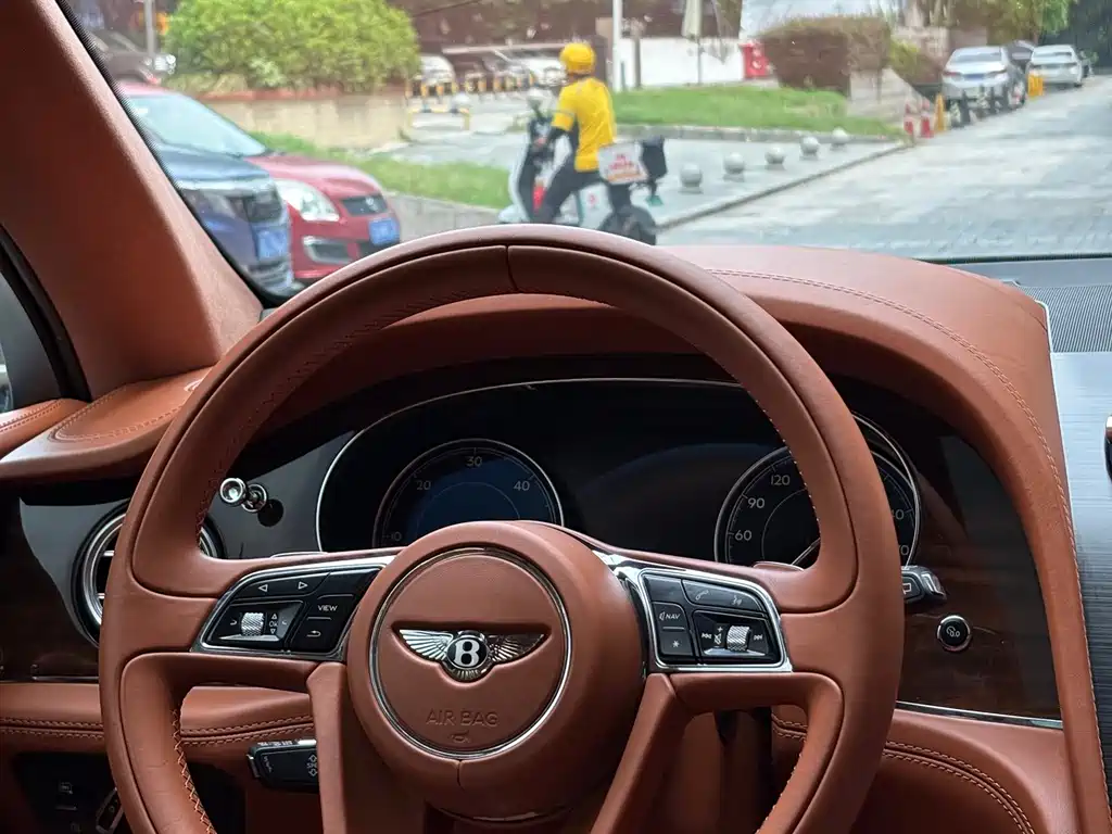 Bentley Bentayga — миниатюра 16