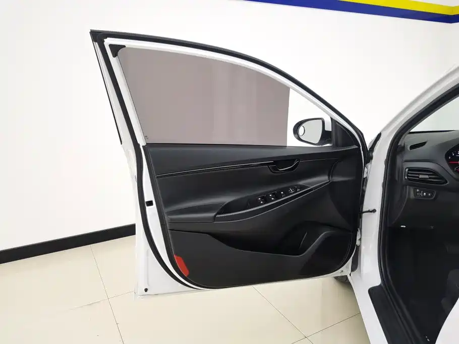 Hyundai Elantra — миниатюра 7