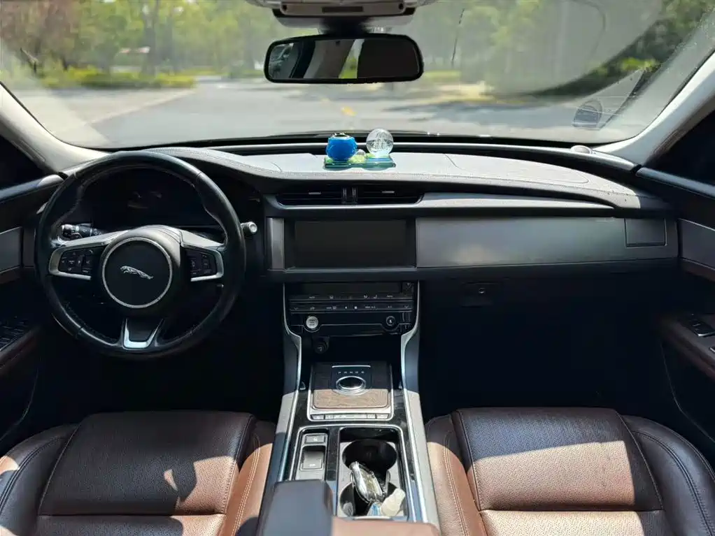 JAGUAR  XFL