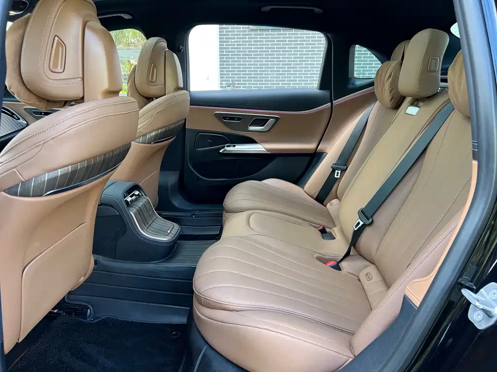 Mercedes-Benz E-Class — миниатюра 14