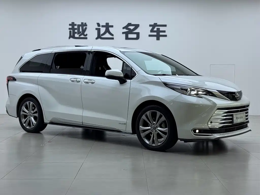 Toyota Sienna — миниатюра 3