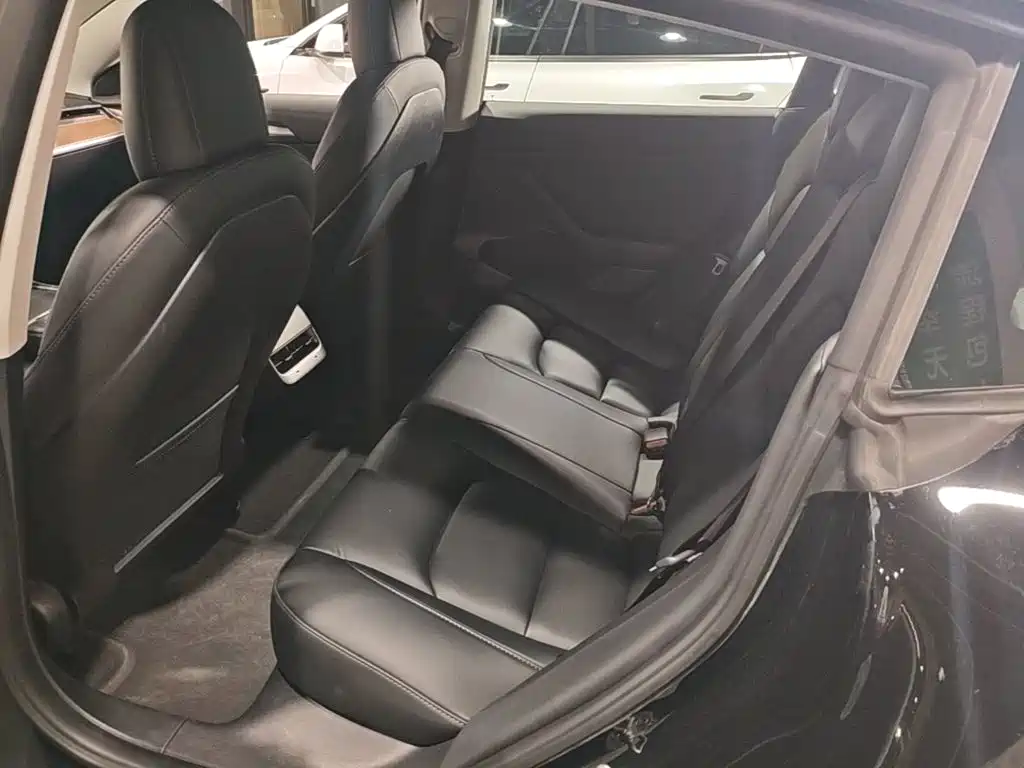Tesla Model 3 — миниатюра 17