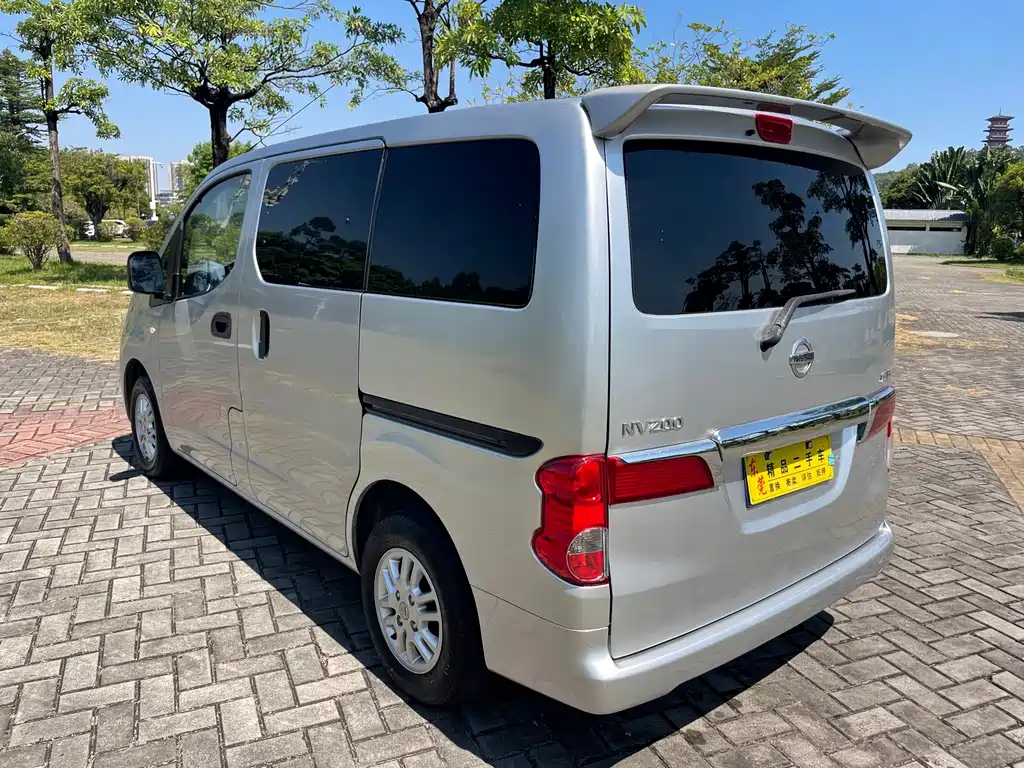 Nissan NV200 — миниатюра 7