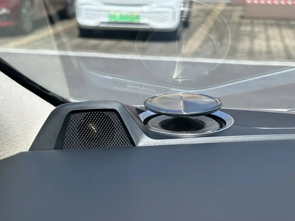 Toyota Alphard — миниатюра 15