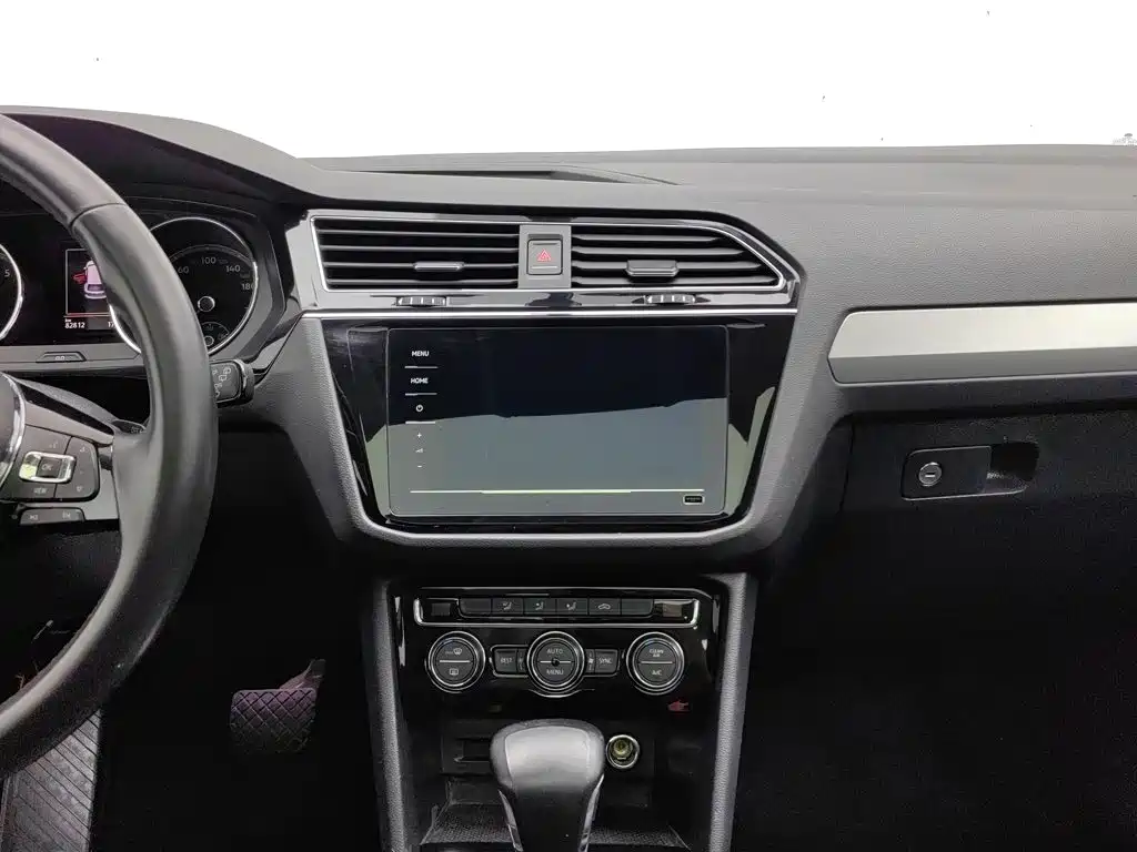 Volkswagen Tiguan L — миниатюра 12