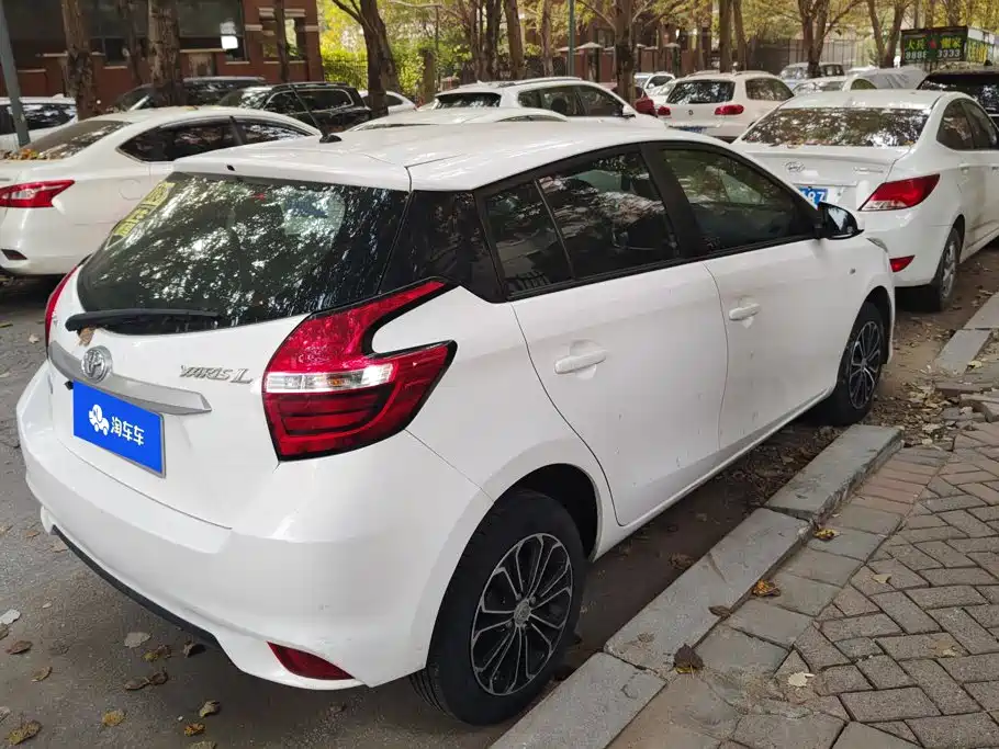 Toyota Yaris L — миниатюра 3