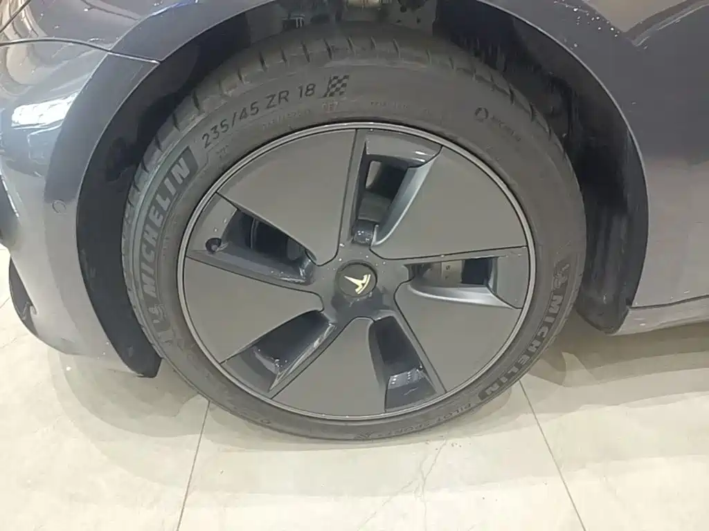 Tesla Model 3 — миниатюра 23