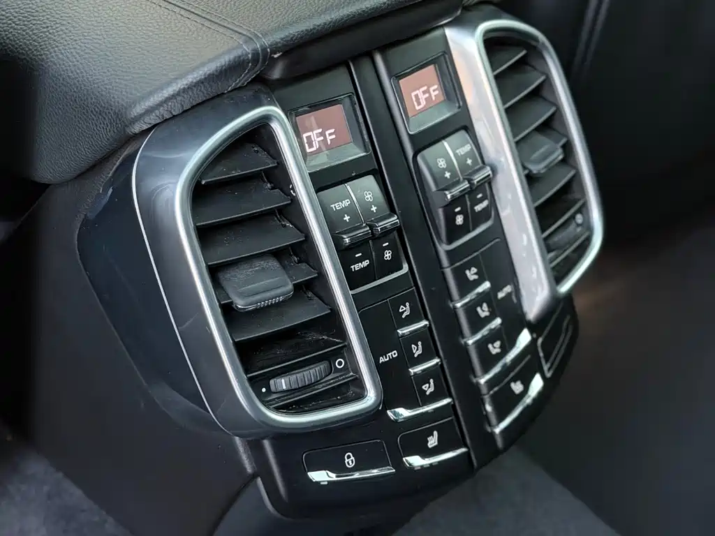 Porsche Cayenne — миниатюра 15