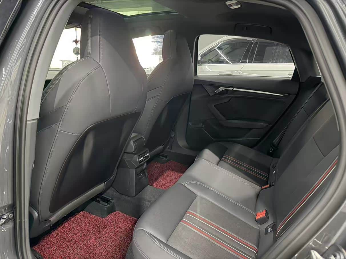 Audi A3 1.4 л 2023 г. Серебристо-серый, пробег 39000 км