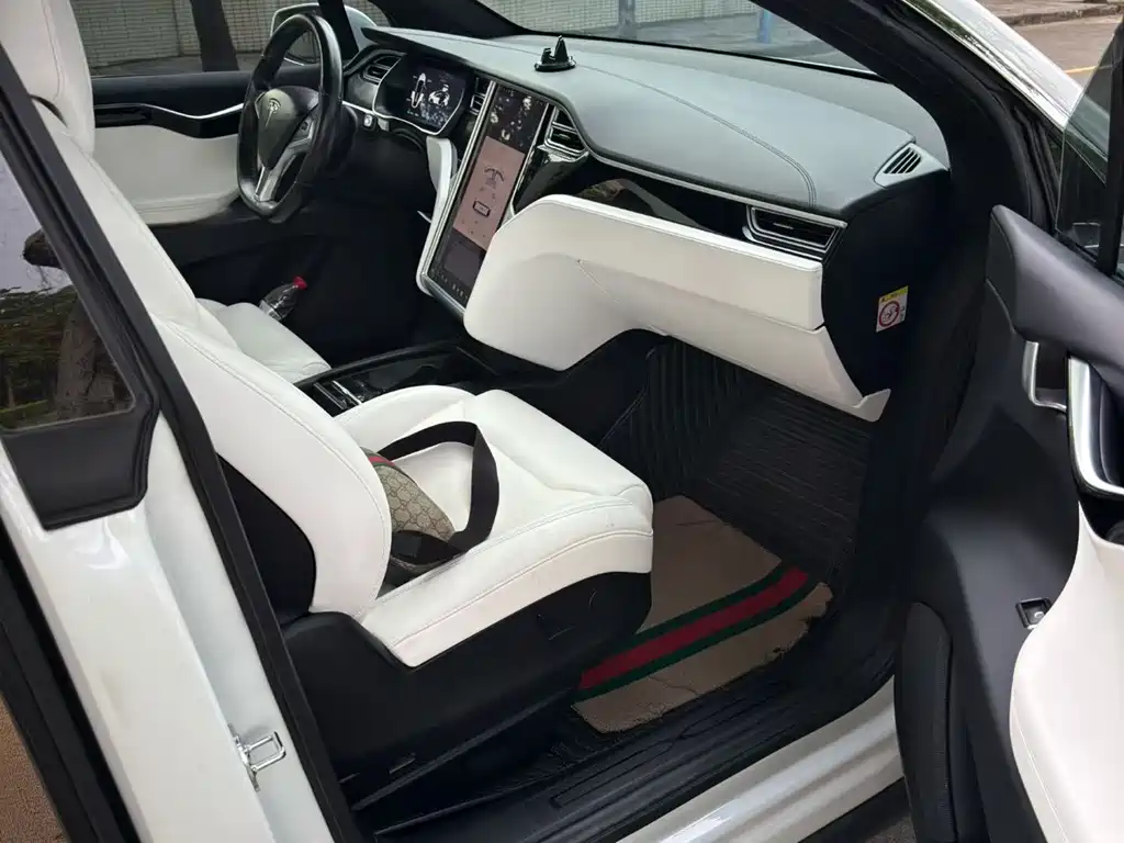 Tesla Model X — миниатюра 4