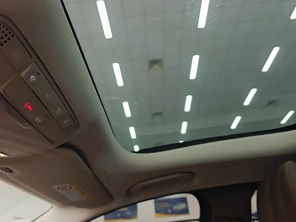 Mercedes-Benz E-Class New Energy — миниатюра 14