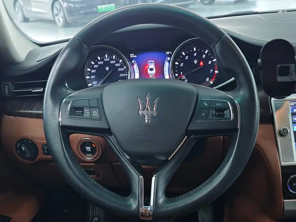 Maserati Quattroporte — миниатюра 6