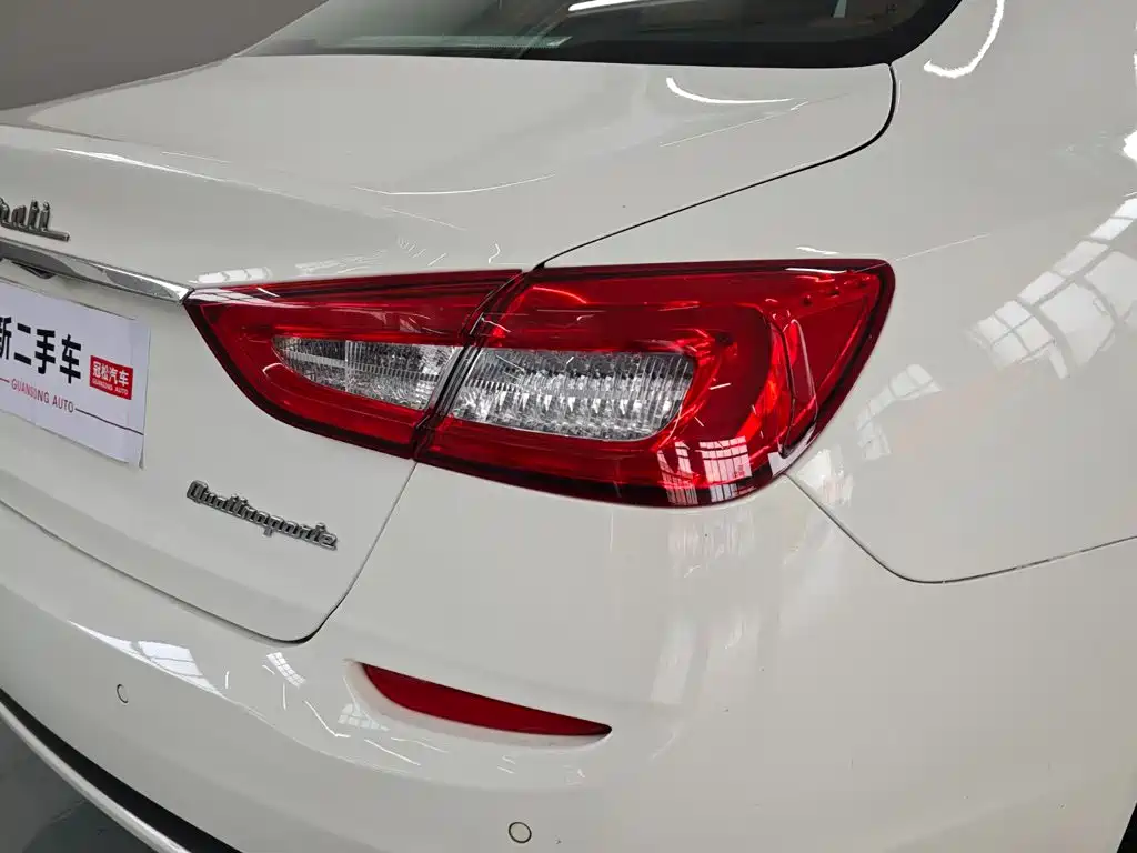 Maserati Quattroporte — миниатюра 19