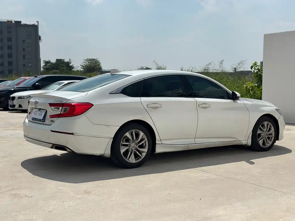 Honda Accord — миниатюра 16