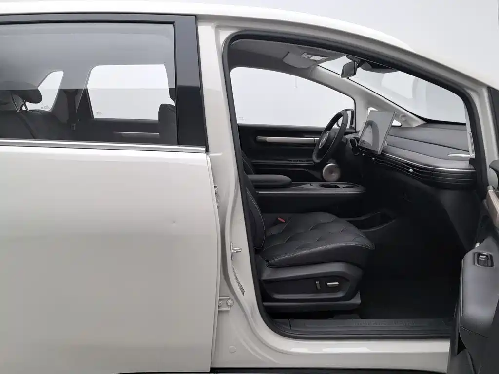 Baojun Yunduo — миниатюра 23