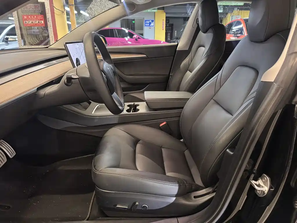 Tesla Model 3 — миниатюра 7