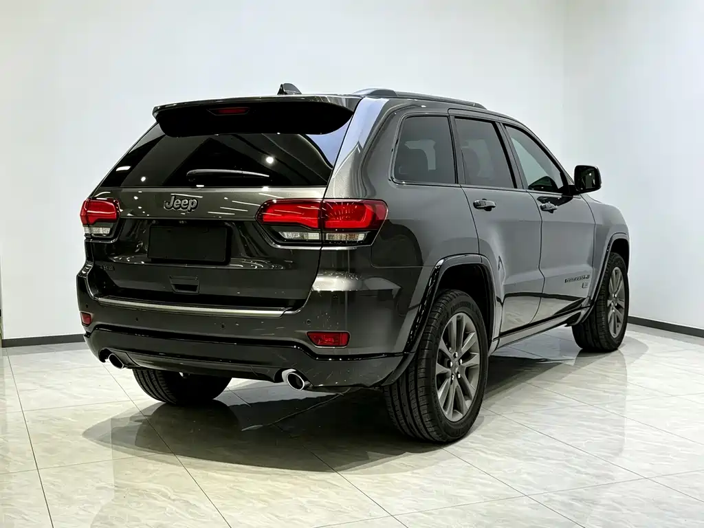 Jeep Grand Cherokee (Import) — миниатюра 5