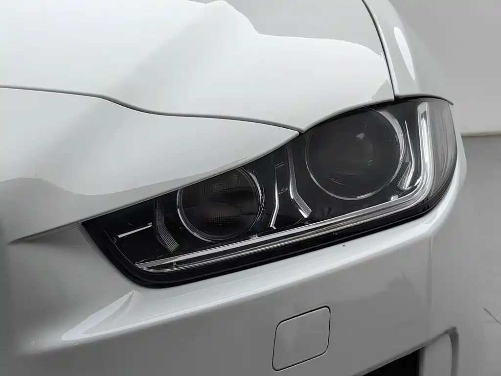 Jaguar XE — миниатюра 7