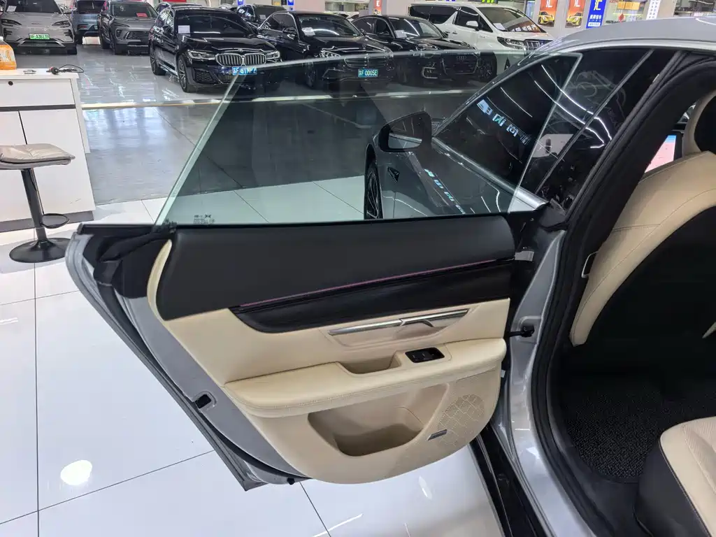 XPeng P7 — миниатюра 8