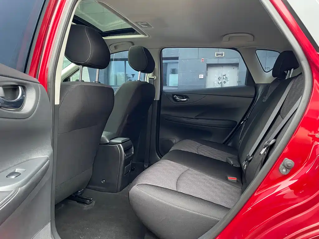 Nissan Tiida — миниатюра 7