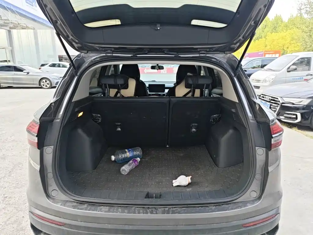 Geely Binyue — миниатюра 19