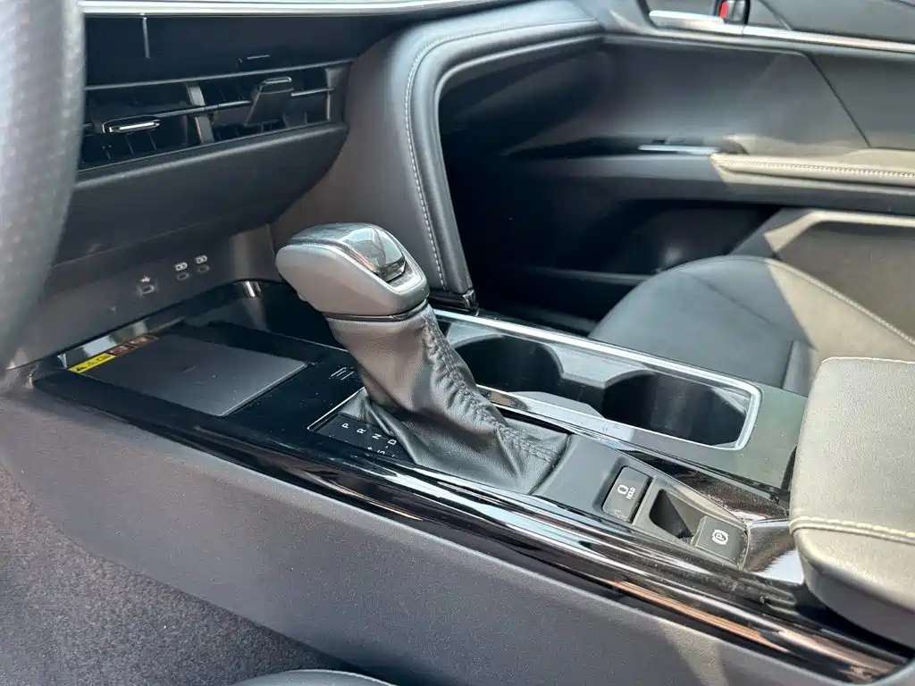 Toyota Camry — миниатюра 14