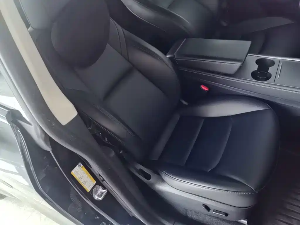 Tesla Model Y — миниатюра 25