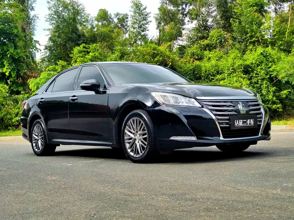 Toyota Crown — миниатюра 3