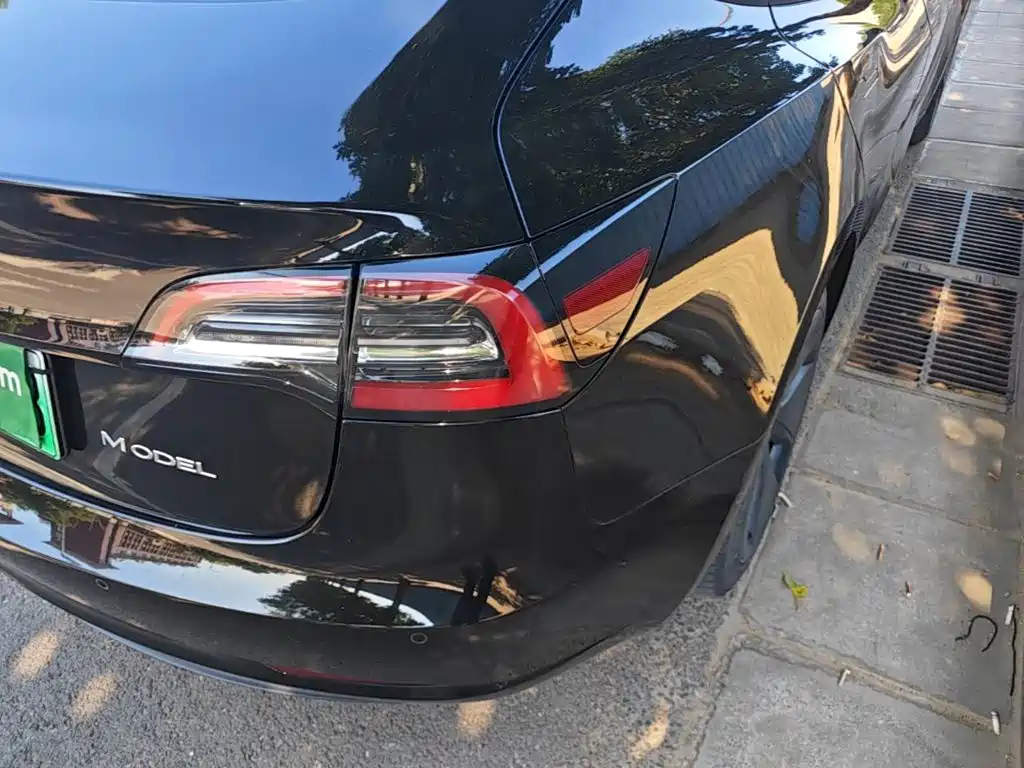 Tesla Model 3 — миниатюра 8