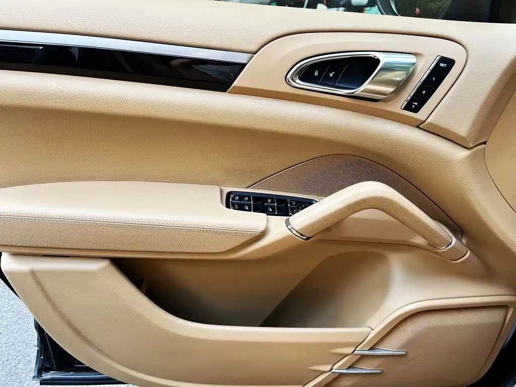Porsche Cayenne — миниатюра 11