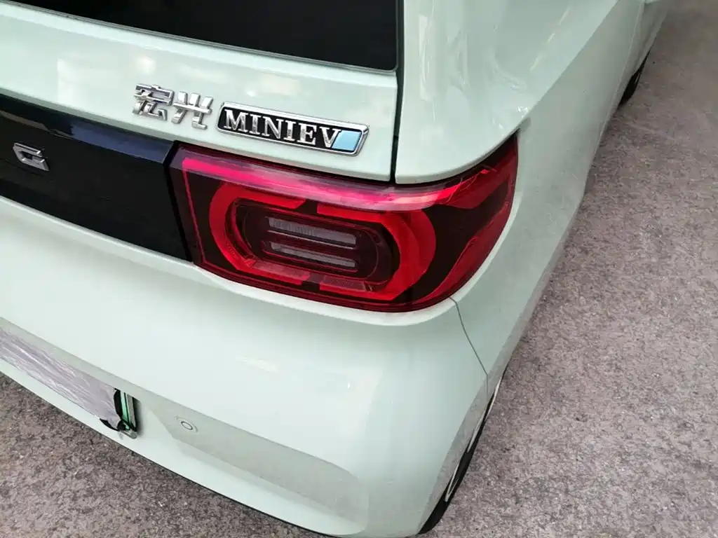 Wuling MINIEV — миниатюра 8