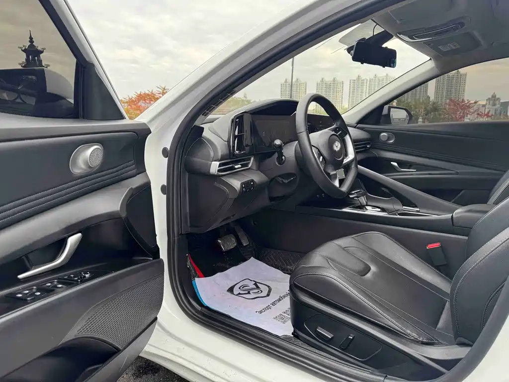 Hyundai Elantra — миниатюра 7