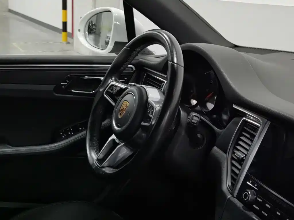 Porsche Macan — миниатюра 22