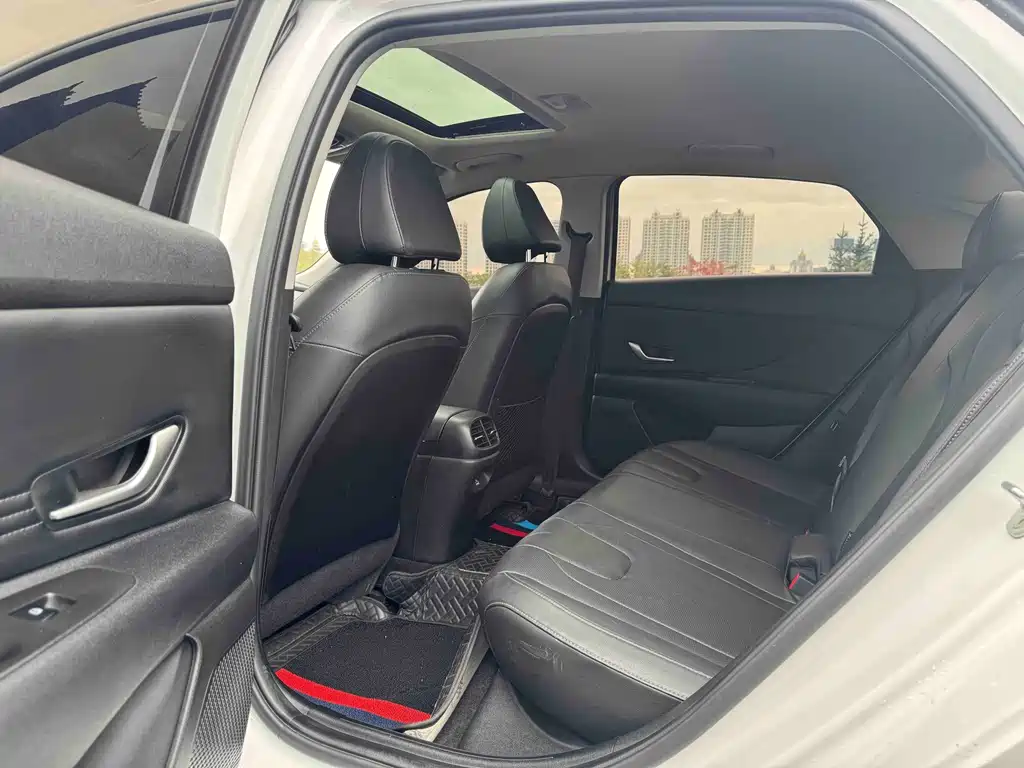 Hyundai Elantra — миниатюра 8
