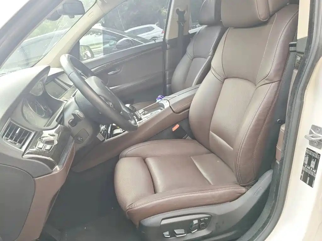 BMW 5 Series GT — миниатюра 8
