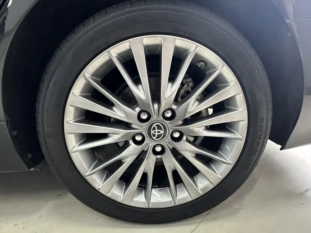 Toyota Camry — миниатюра 16