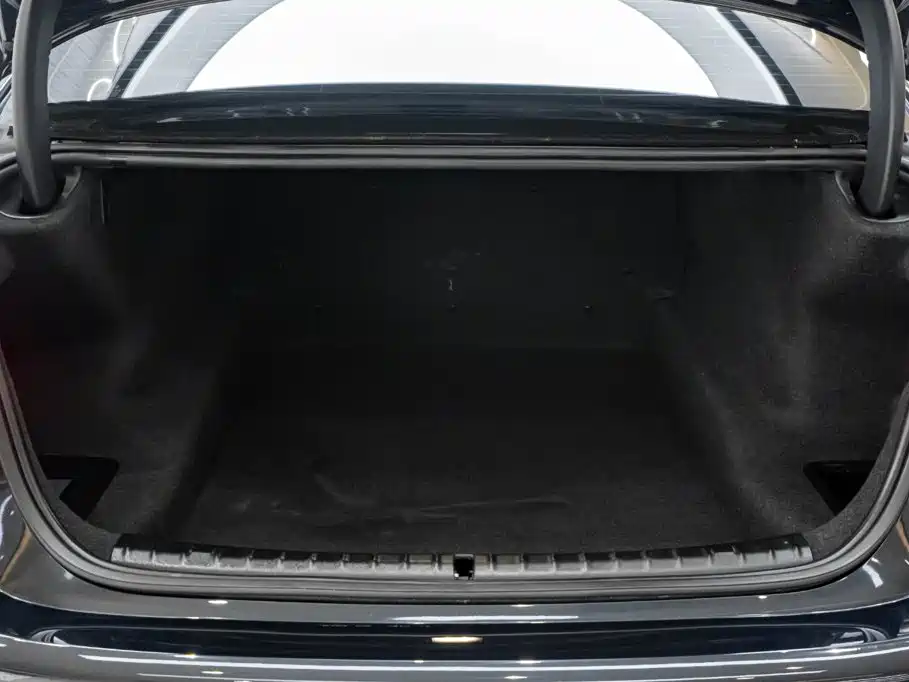 BMW 5 Series — миниатюра 12
