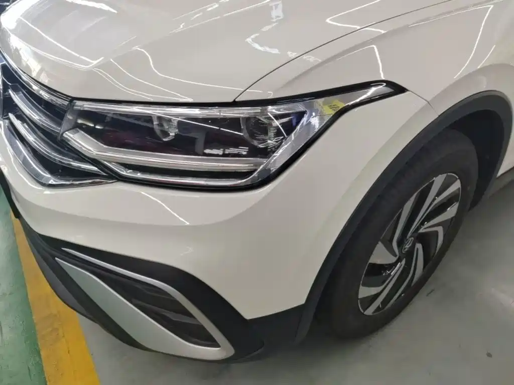 Volkswagen Tiguan L — миниатюра 24