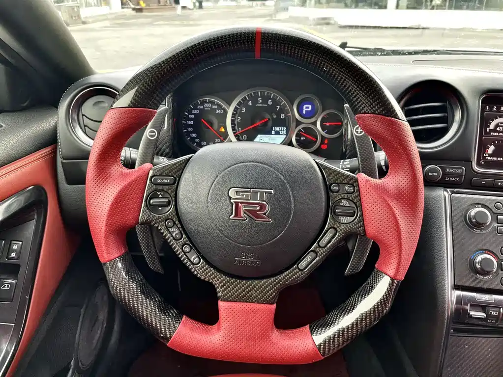 Nissan GT-R — миниатюра 10