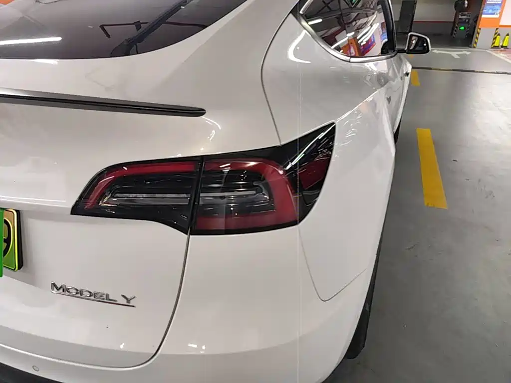 Tesla Model Y — миниатюра 8