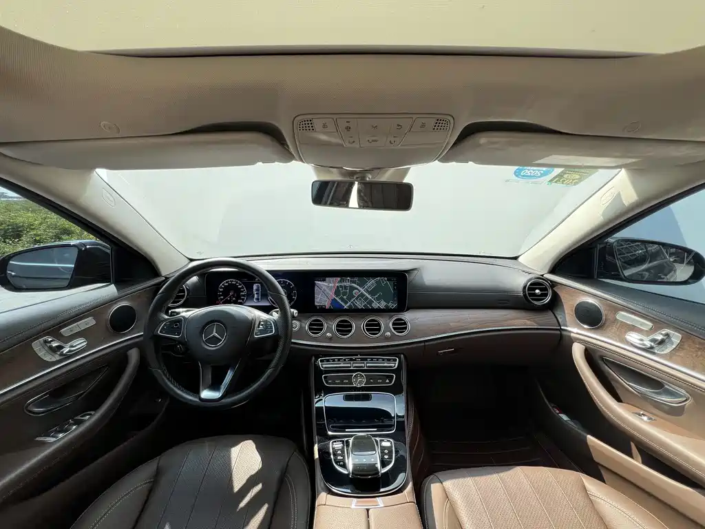 Mercedes-Benz E-Class — миниатюра 9