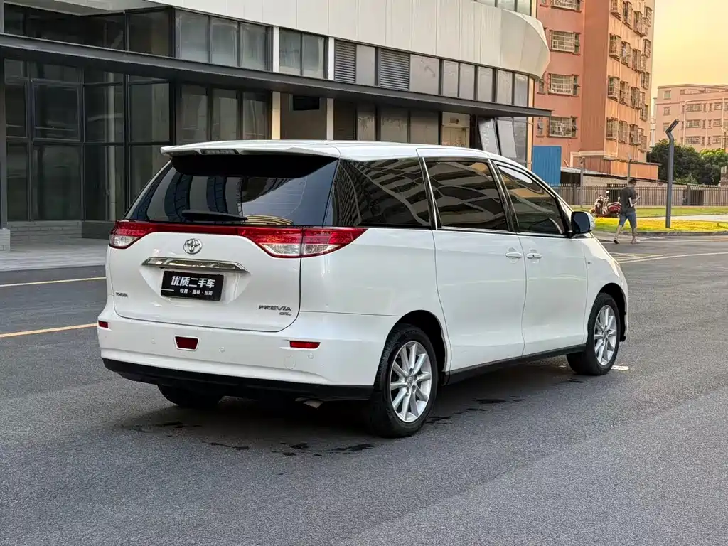 Toyota Previa — миниатюра 9