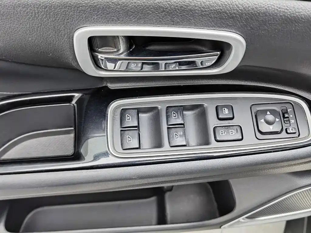 Mitsubishi Outlander — миниатюра 9