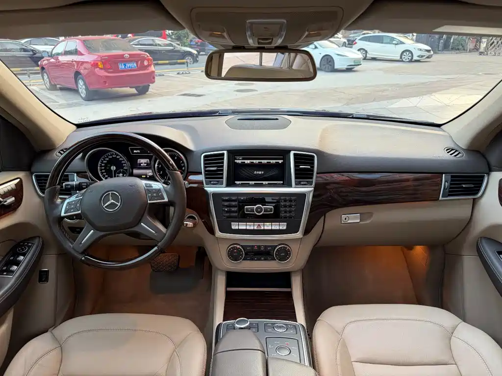 Mercedes-Benz M-Class — миниатюра 6