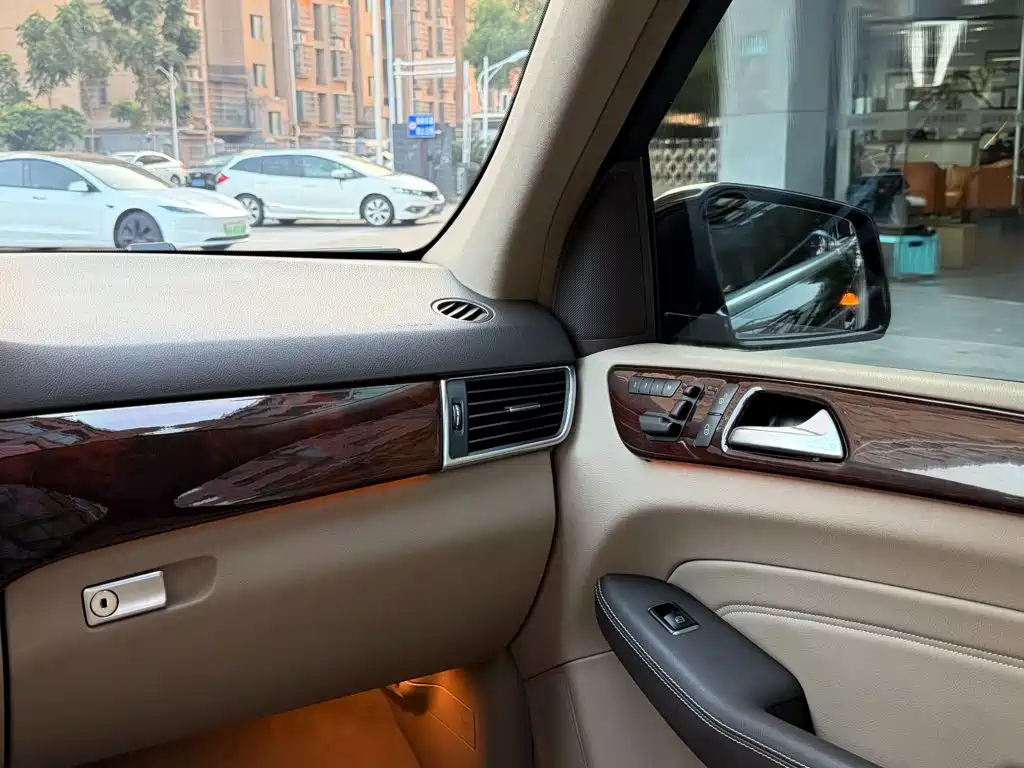 Mercedes-Benz M-Class — миниатюра 9