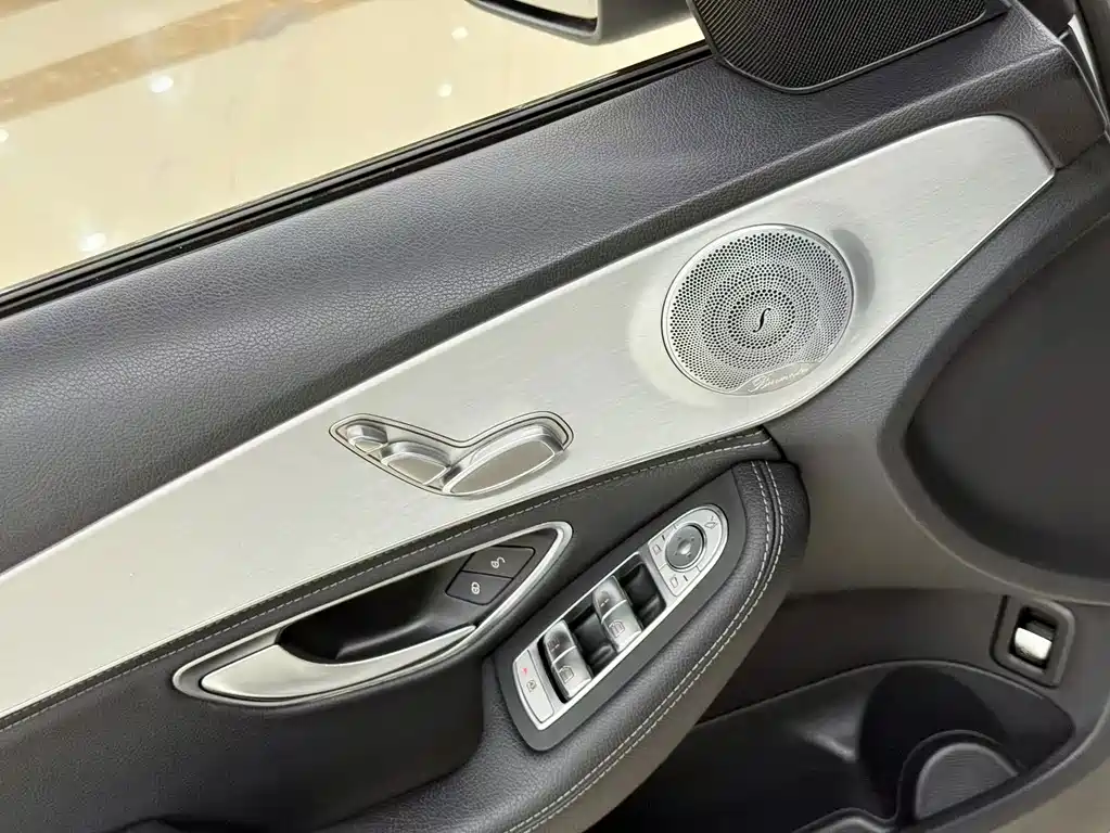 Mercedes-Benz C-Class — миниатюра 11